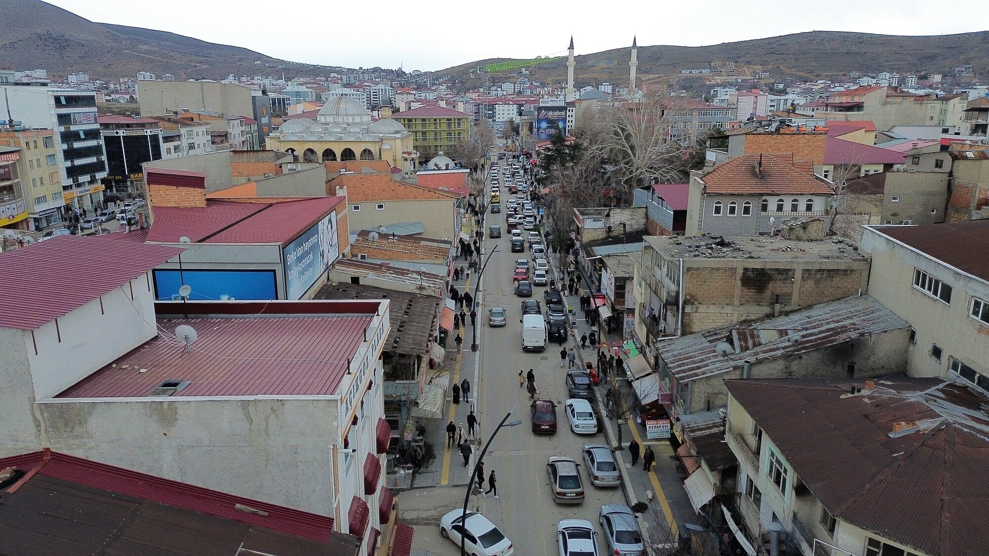 Afşin’de Ramazan Bayramı Arifesinde Trafik Yoğunluğu Yaşanıyor (6)
