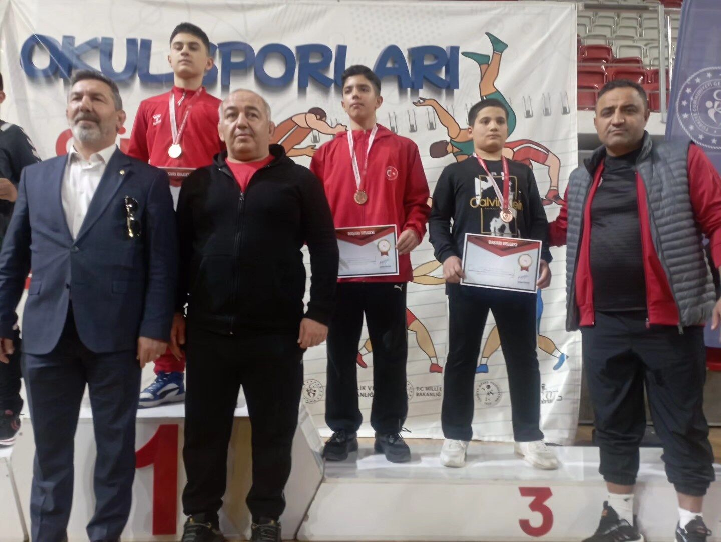 Afşinli Güreşçiler Sivas’ta Zirveye Damga Vurdu4