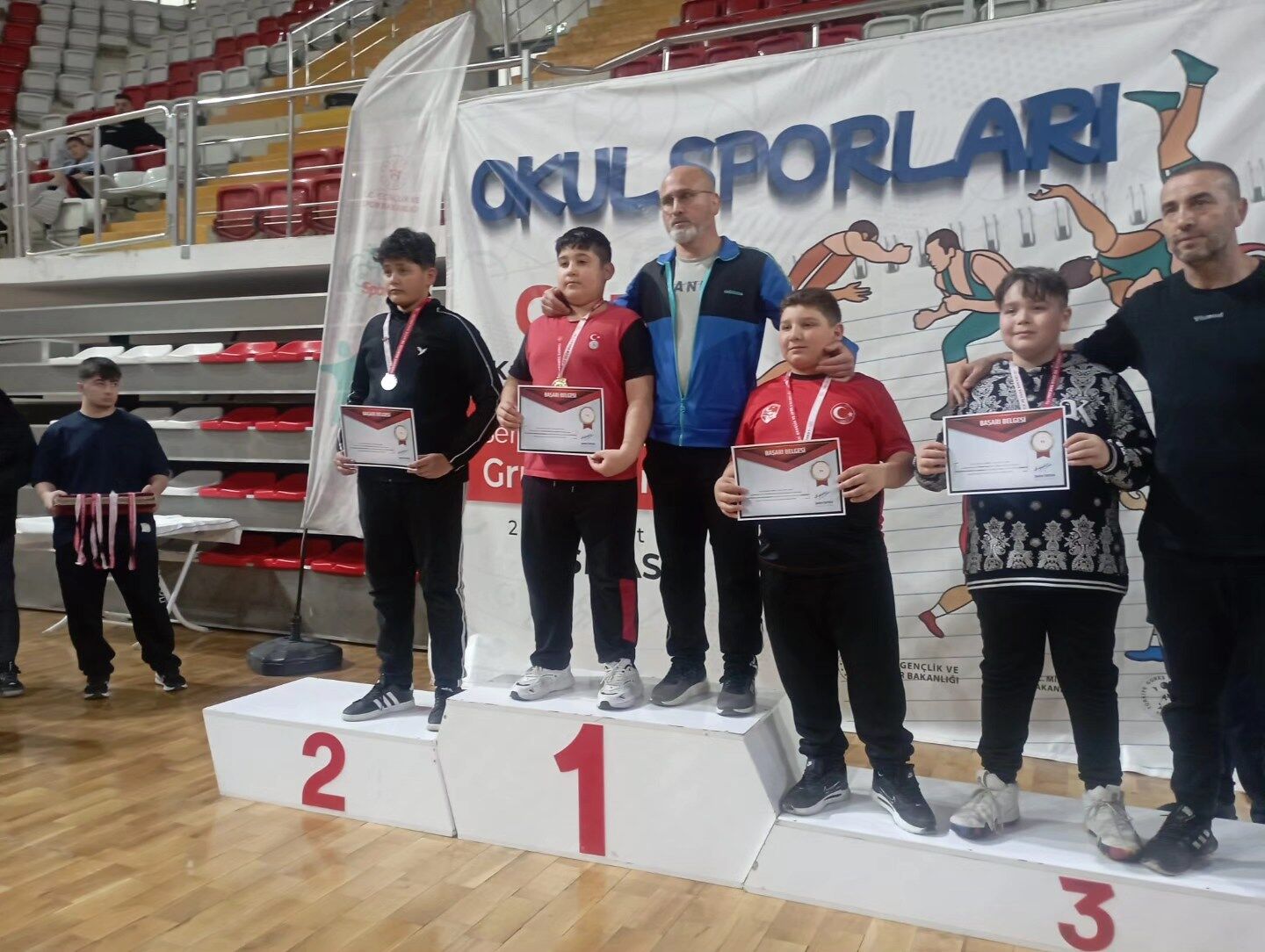 Afşinli Güreşçiler Sivas’ta Zirveye Damga Vurdu5