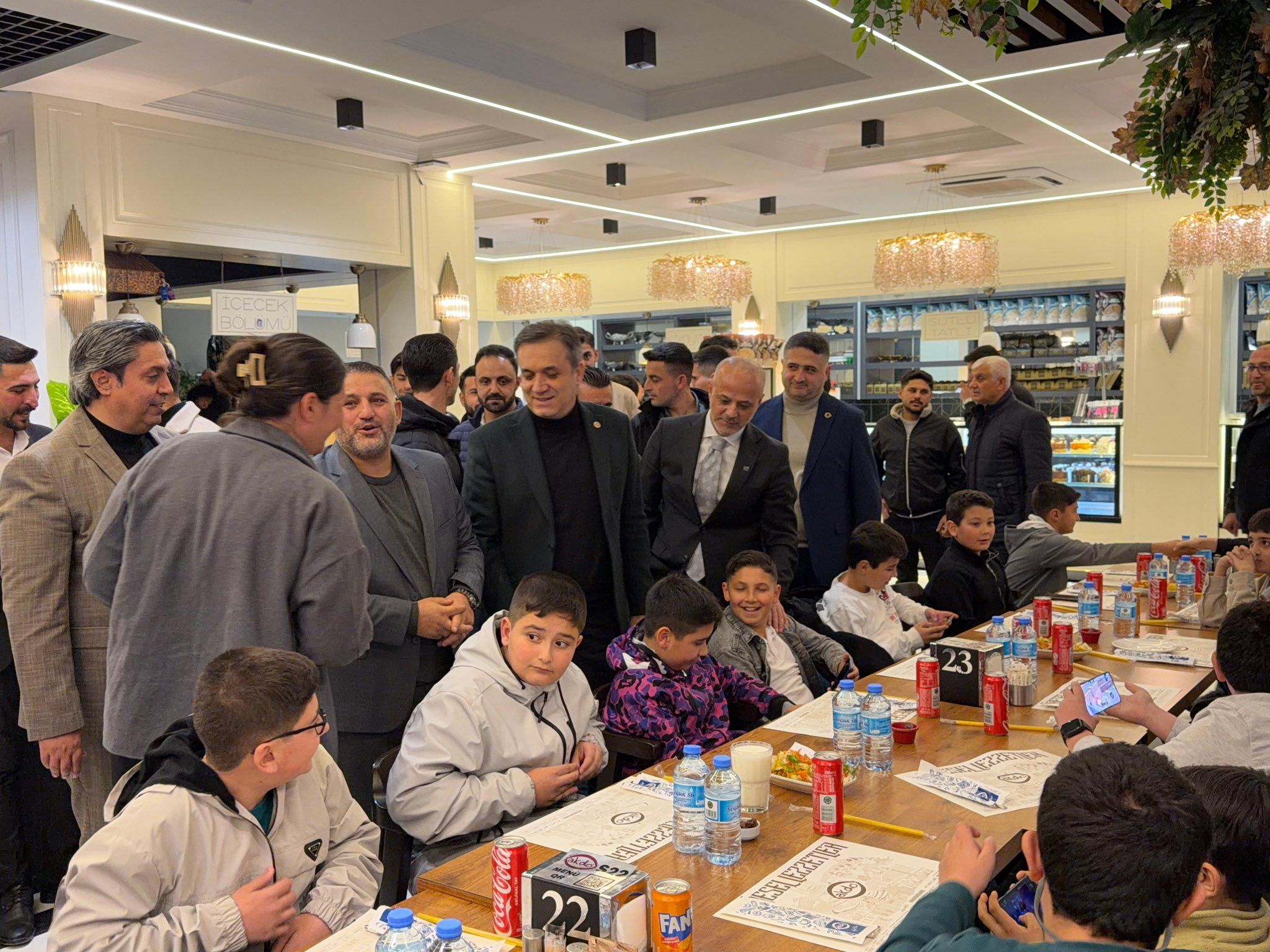 Ak Parti Heyeti Depremzede Aileleri Ziyaret Edip İftarda Buluştu3