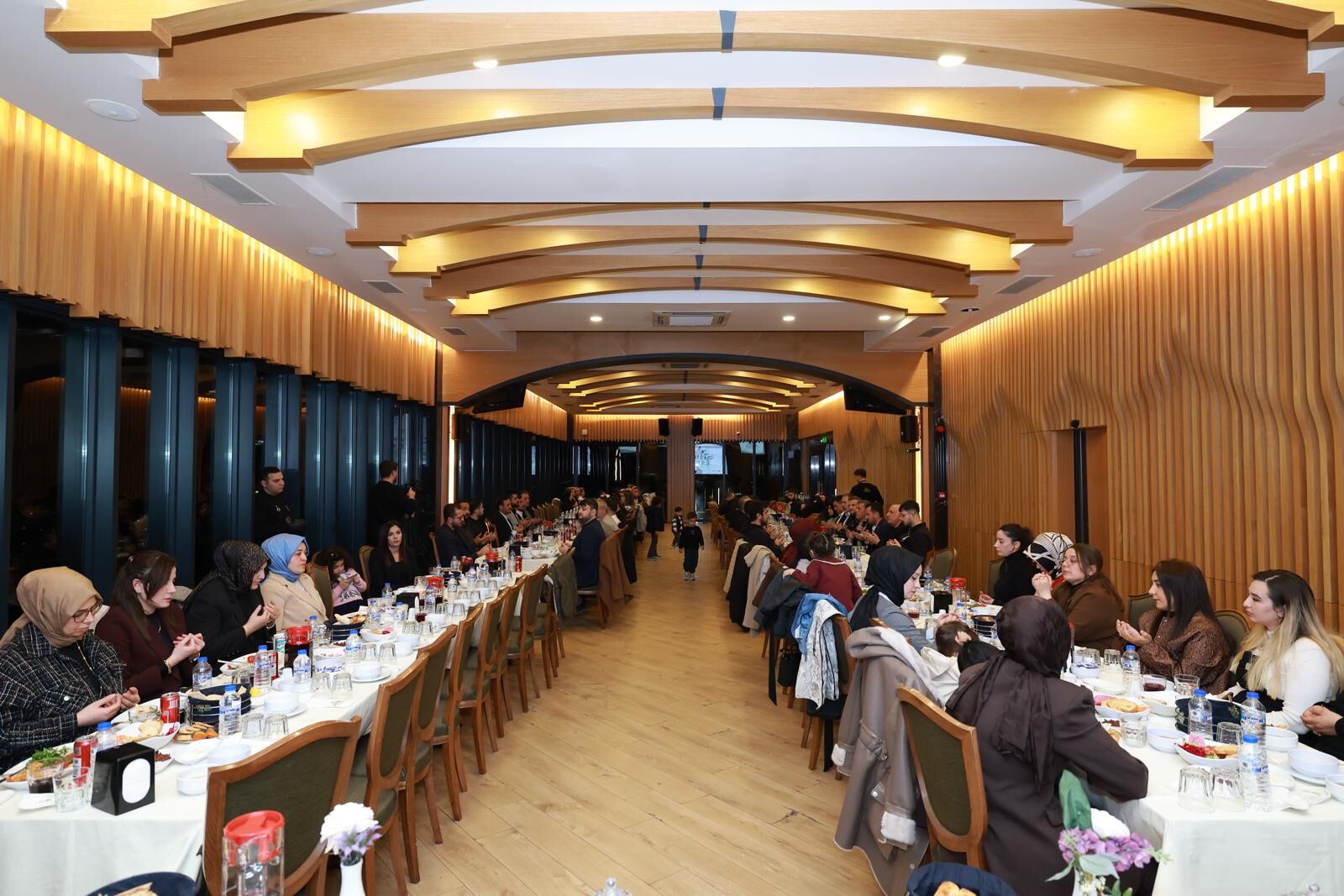 Başkan Toptaş, Ak Parti Onikişubat Teşkilatı İle İftar Sofrasında Buluştu (1)