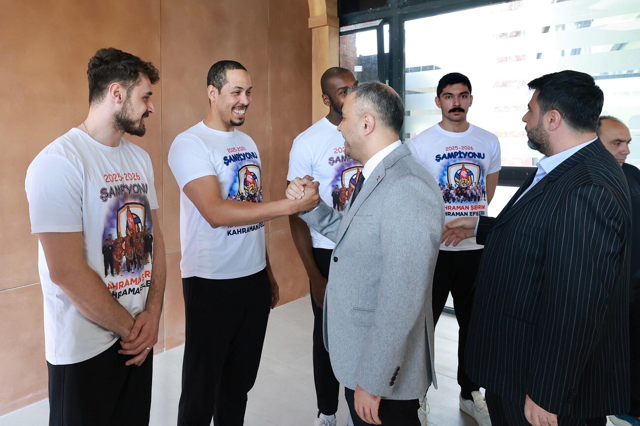 Başkan Toptaş, Efeler Ligi’ne Yükselen Onikişubat Belediye Spor İle Şampiyonluk Yemeğinde Buluştu (3)