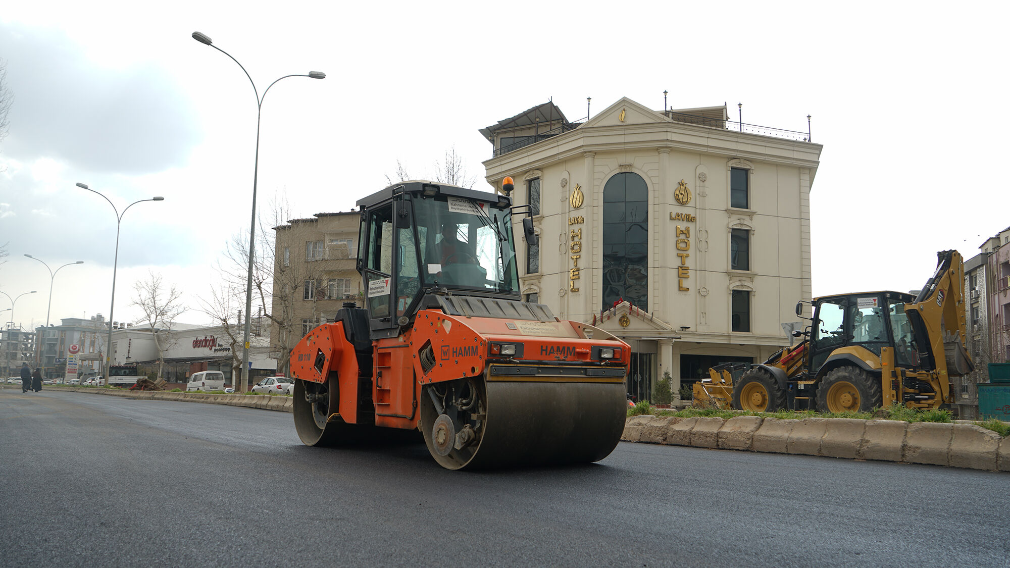 Büyükşehir, Dulkadiroğlu’nda Asfalt Mesaisini Sürdürüyor (1)