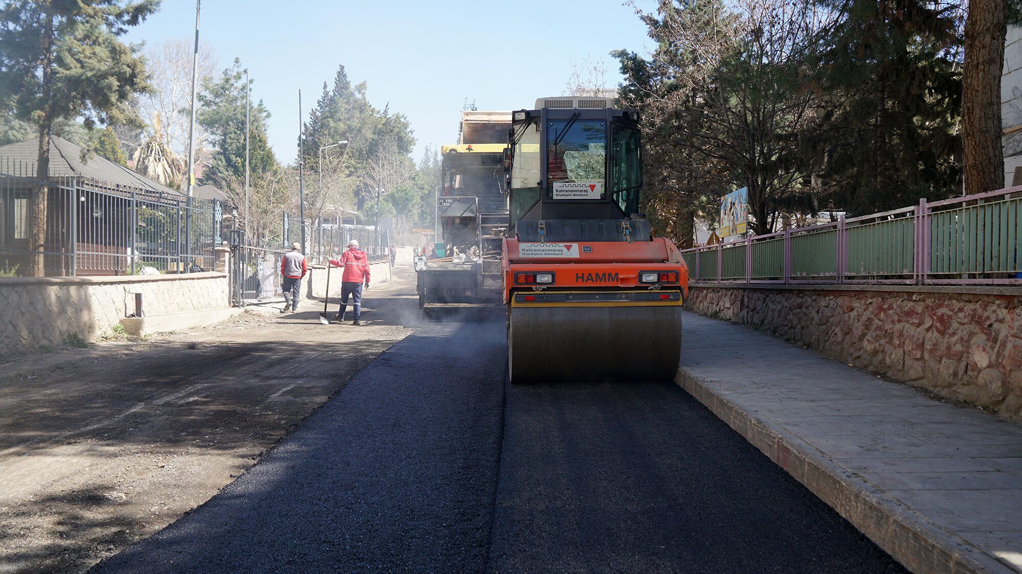 Büyükşehir, Dulkadiroğlu’nda Yol Yenilemelerini Sürdürüyor (3)