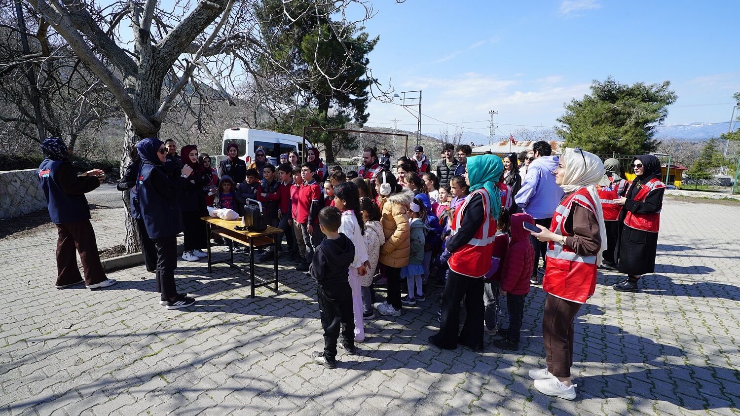 Büyükşehir’den Sarıçukur’da Miniklere Eğlence Ve Bilim Dolu Bir Gün (2)