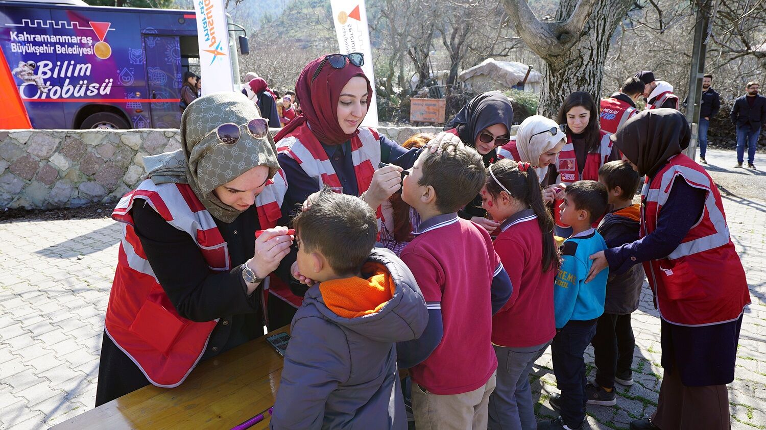 Büyükşehir’den Sarıçukur’da Miniklere Eğlence Ve Bilim Dolu Bir Gün (3)