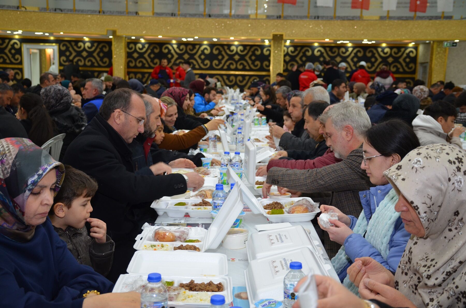 Büyükşehir’in İftar Programı Afşin’de Yoğun Katılımla Gerçekleşti (11)