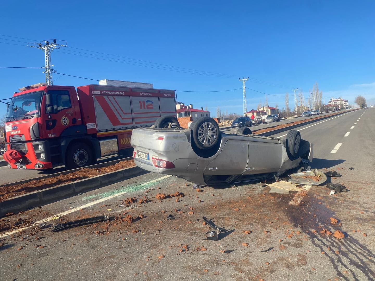 Çarpışan Otomobillerden Biri Takla Attı 5 Yaralı (3)