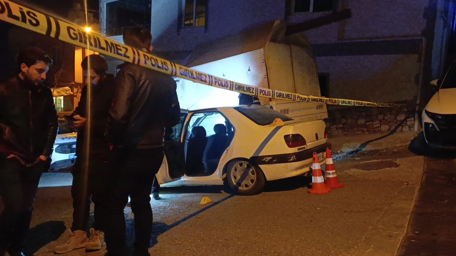 Çocuğunu Almaya Giden Baba Silahlı Saldırıda Ağır Yaralandı (1)