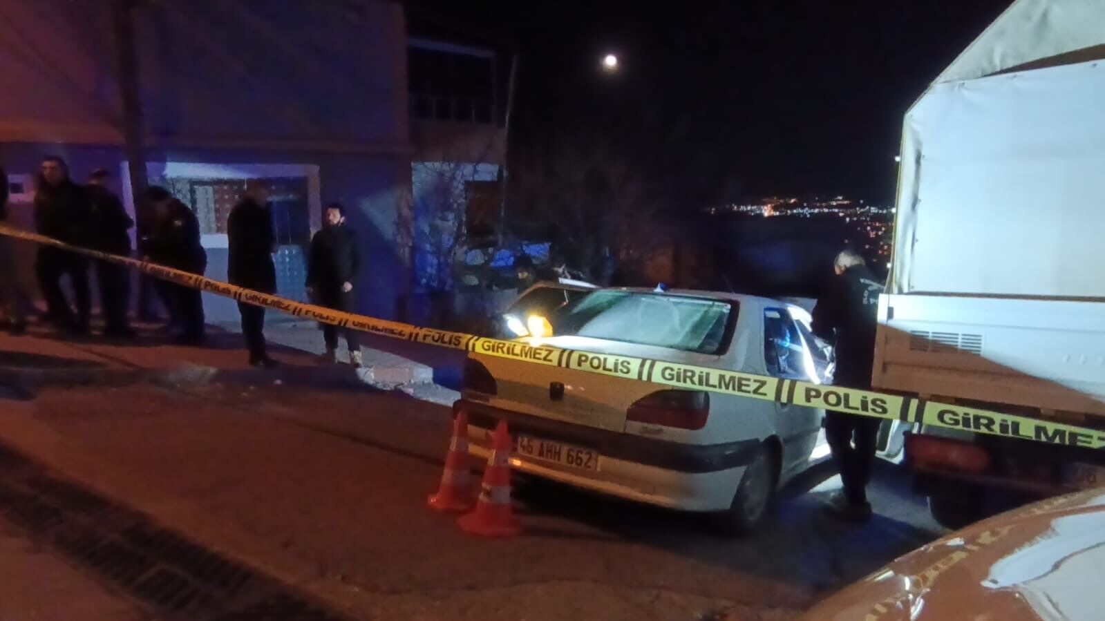 Çocuğunu Almaya Giden Baba Silahlı Saldırıda Ağır Yaralandı (5)