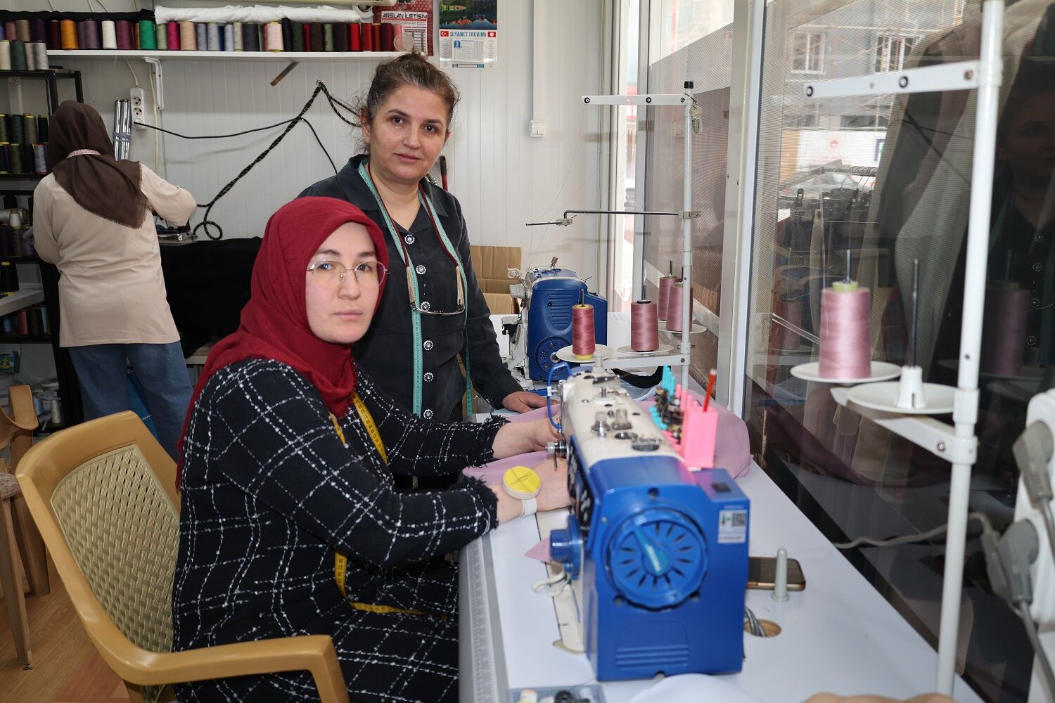 Depremi Atlattı, Konteynerde Kurduğu Dikimevini Büyüttü (2)