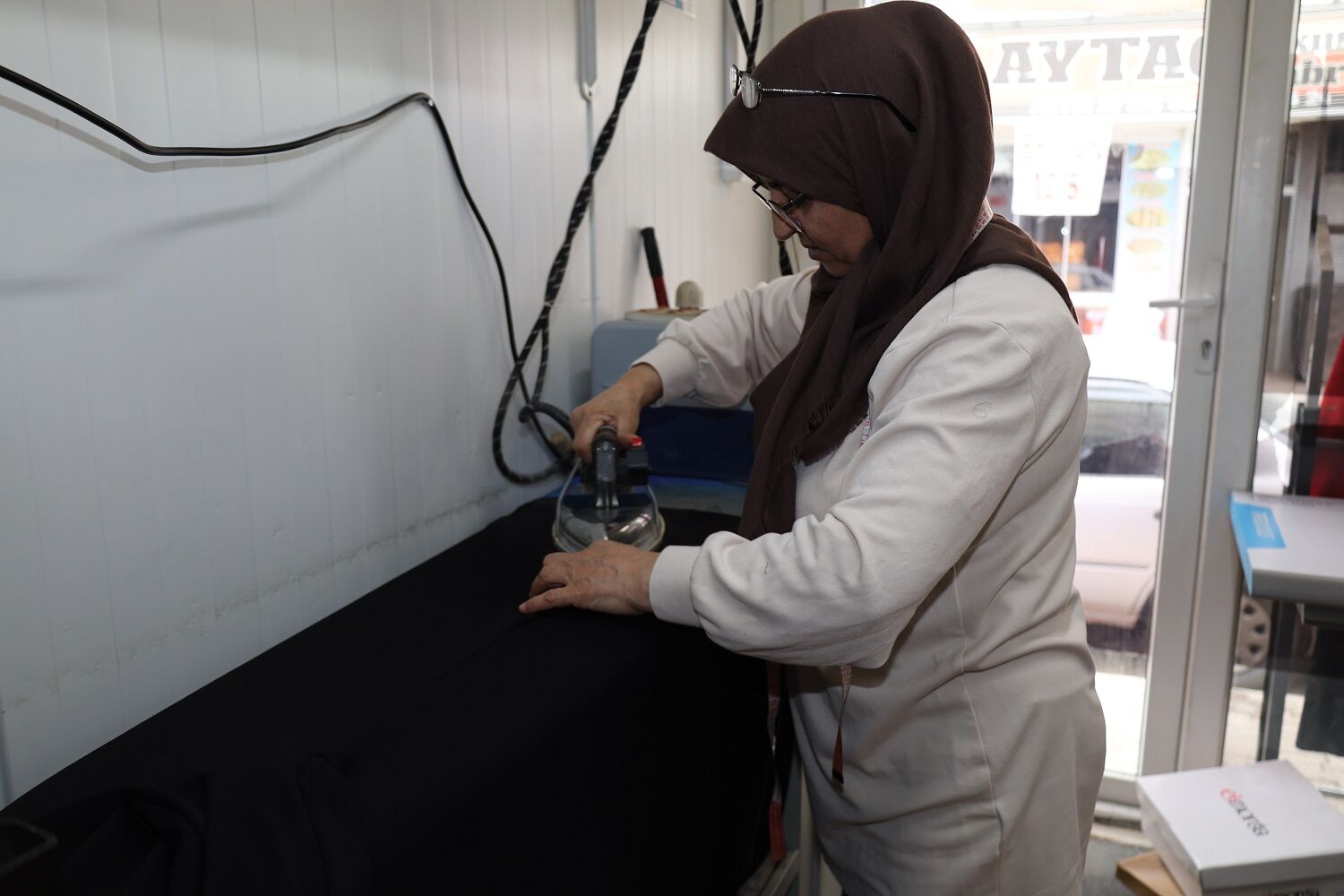 Depremi Atlattı, Konteynerde Kurduğu Dikimevini Büyüttü (3)