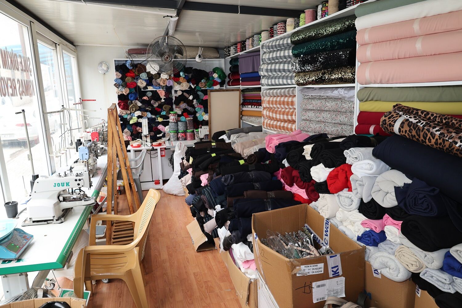 Depremi Atlattı, Konteynerde Kurduğu Dikimevini Büyüttü (4)