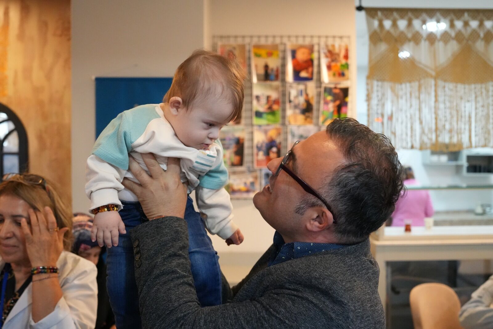 Dokmer’de Sevgi Kazandı Down Sendromlular Günü’ne Renkli Kutlama (1)