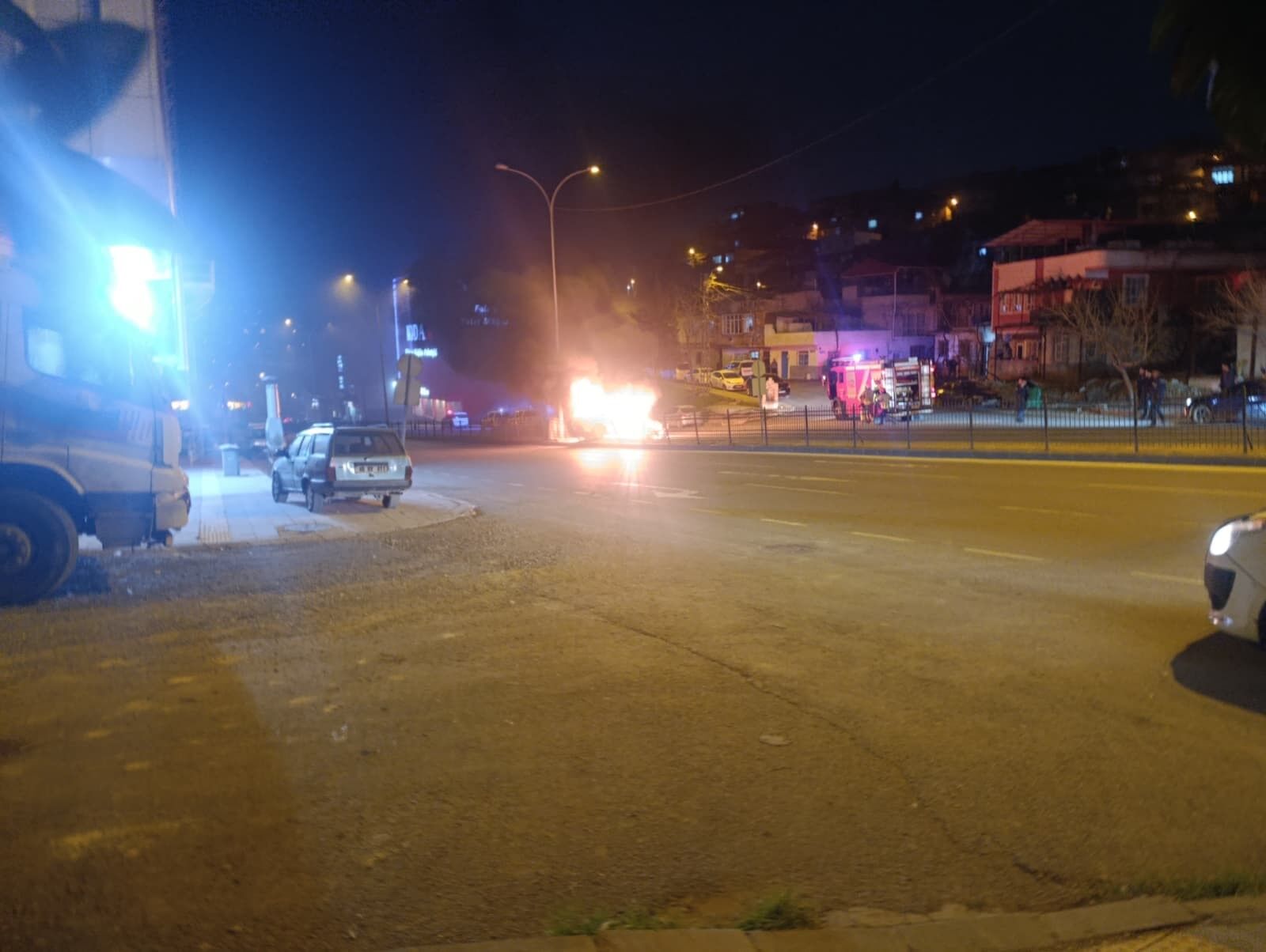 “Dur” İhtarına Uymayan Sürücü Alev Alan Araçla Kaçtı (3)