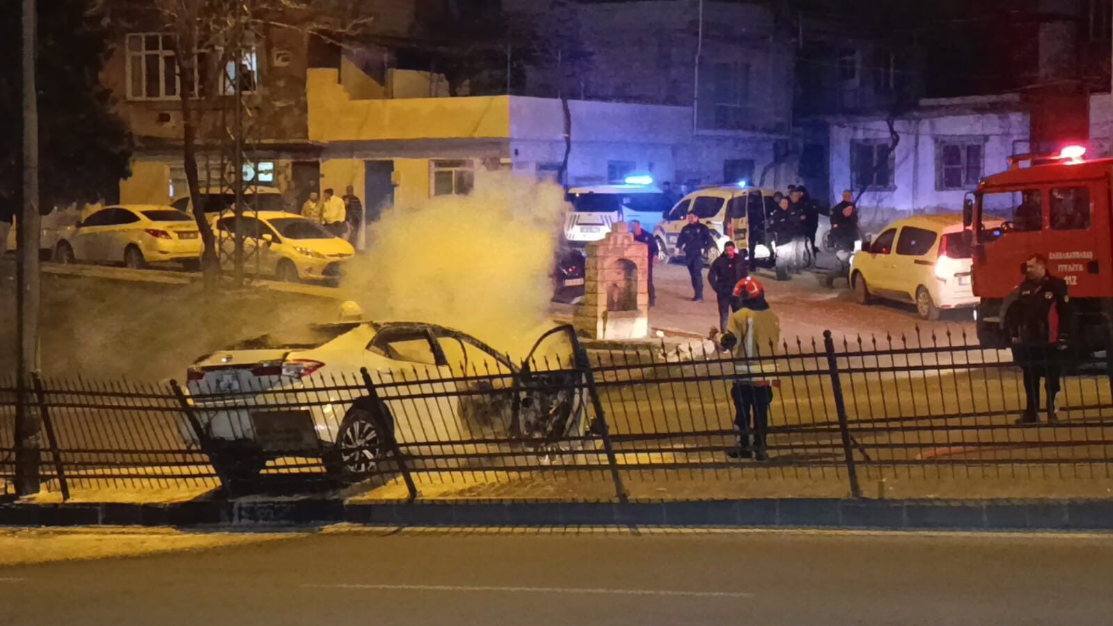 “Dur” İhtarına Uymayan Sürücü Alev Alan Araçla Kaçtı (6)