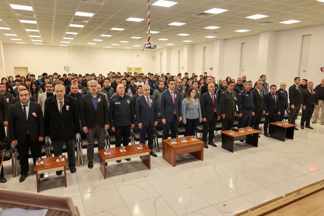 Elbistan’da 18 Mart Anma Programı Duygu Dolu Anlara Sahne Oldu