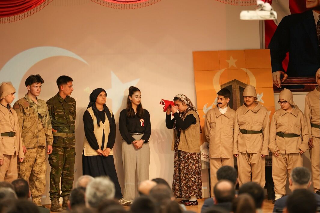 Elbistan’da 18 Mart Anma Programı Duygu Dolu Anlara Sahne Oldu2