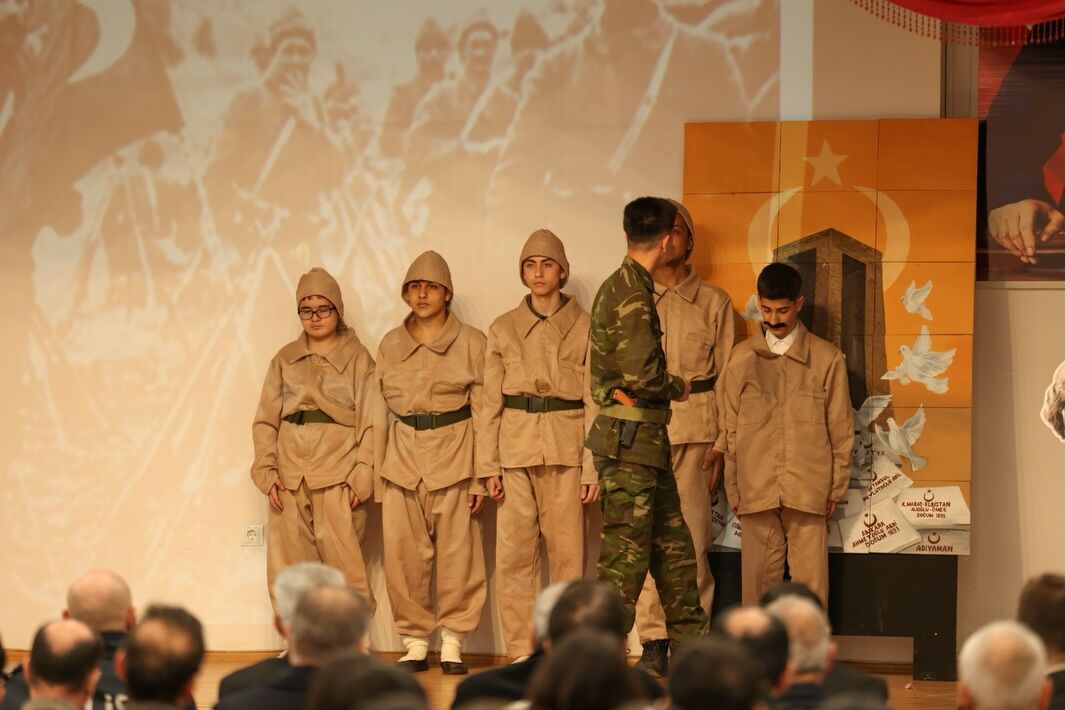 Elbistan’da 18 Mart Anma Programı Duygu Dolu Anlara Sahne Oldu3