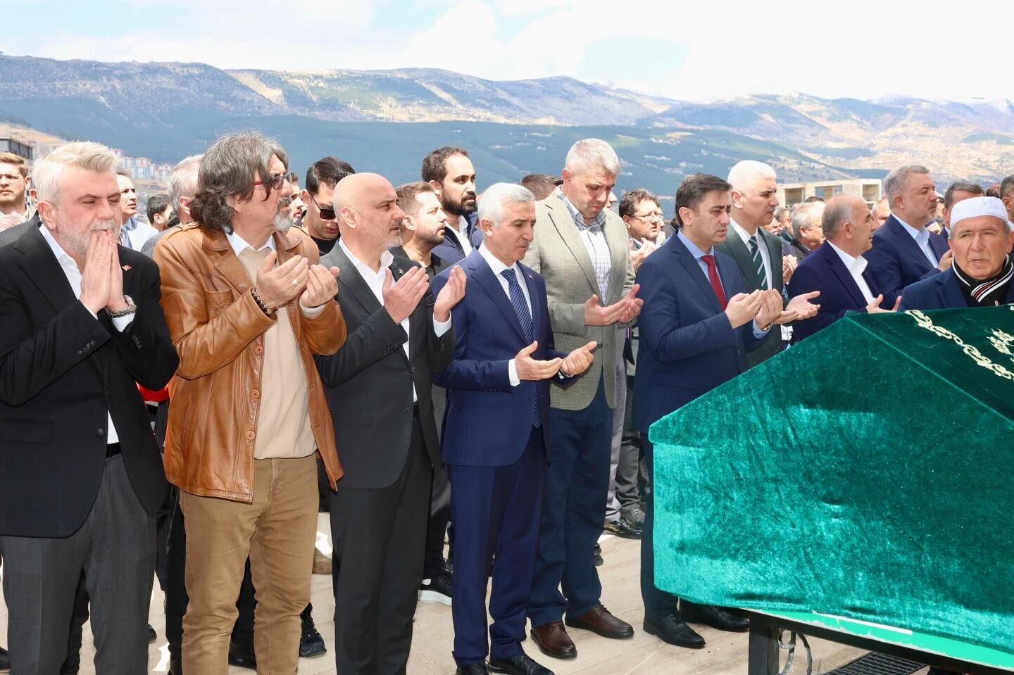 Eski Milletvekili Ahmet Özdemir’in Annesi Toprağa Verildi (1)