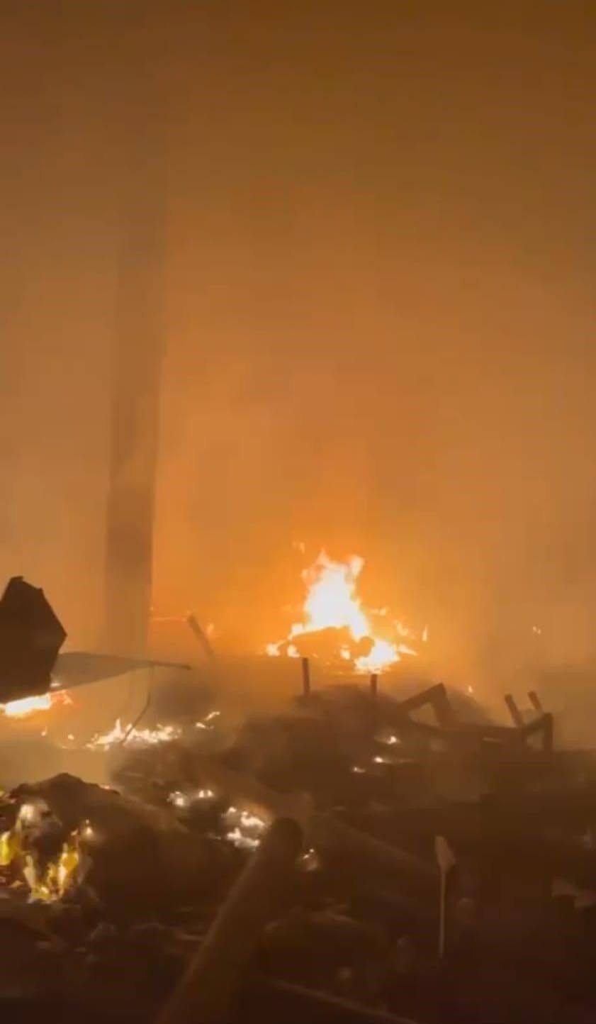 Fabrika Alevlere Teslim Oldu (3)