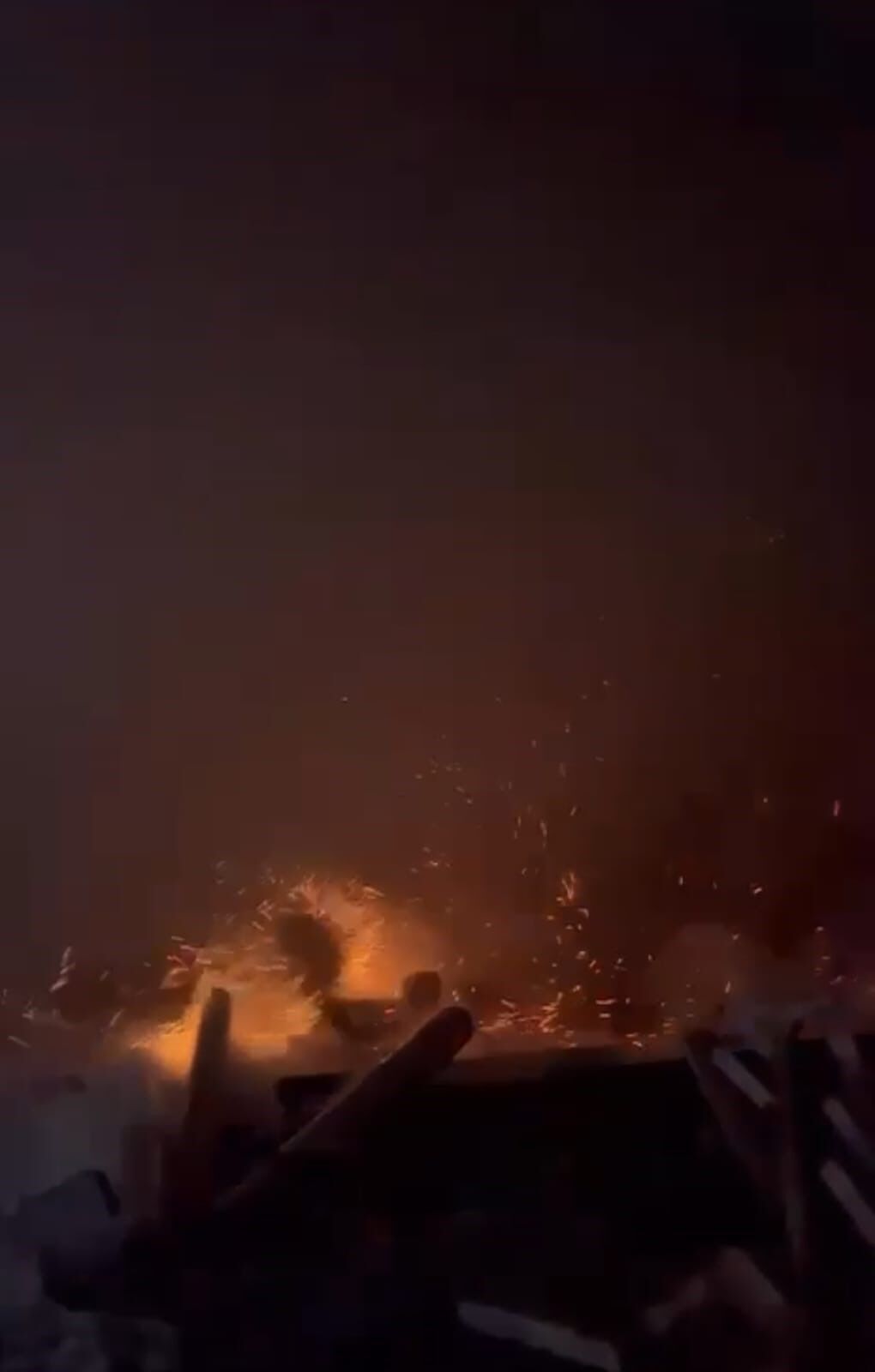 Fabrika Alevlere Teslim Oldu (4)