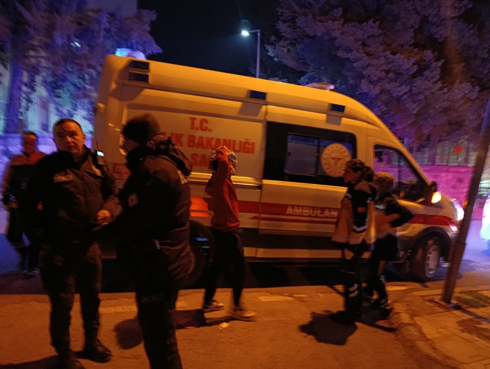 Gençlerin Tartışması Kanlı Bitti 3 Yaralı (2)