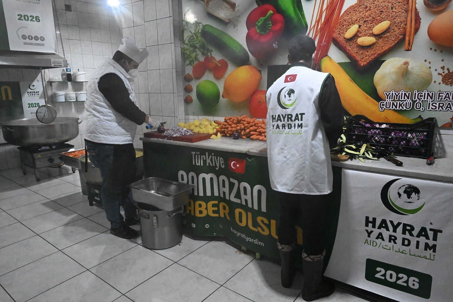 Hayrat İnsani Yardım Derneği, Günlük 1200 Kişiye İftar Yardımı Yapıyor (1)