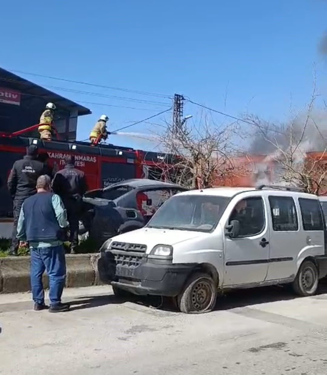 İş Yerinde Çıkan Yangın Maddi Hasara Yol Açtı (2)