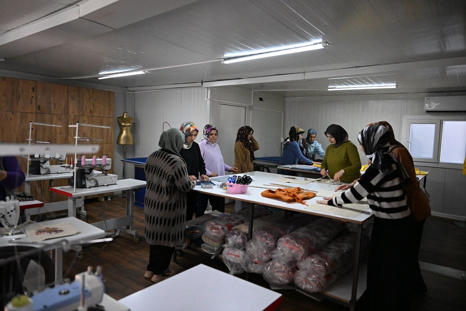 Kadınlar Hem Meslek Öğreniyor Hem Aile Bütçesine Katkı Sağlıyor (2)