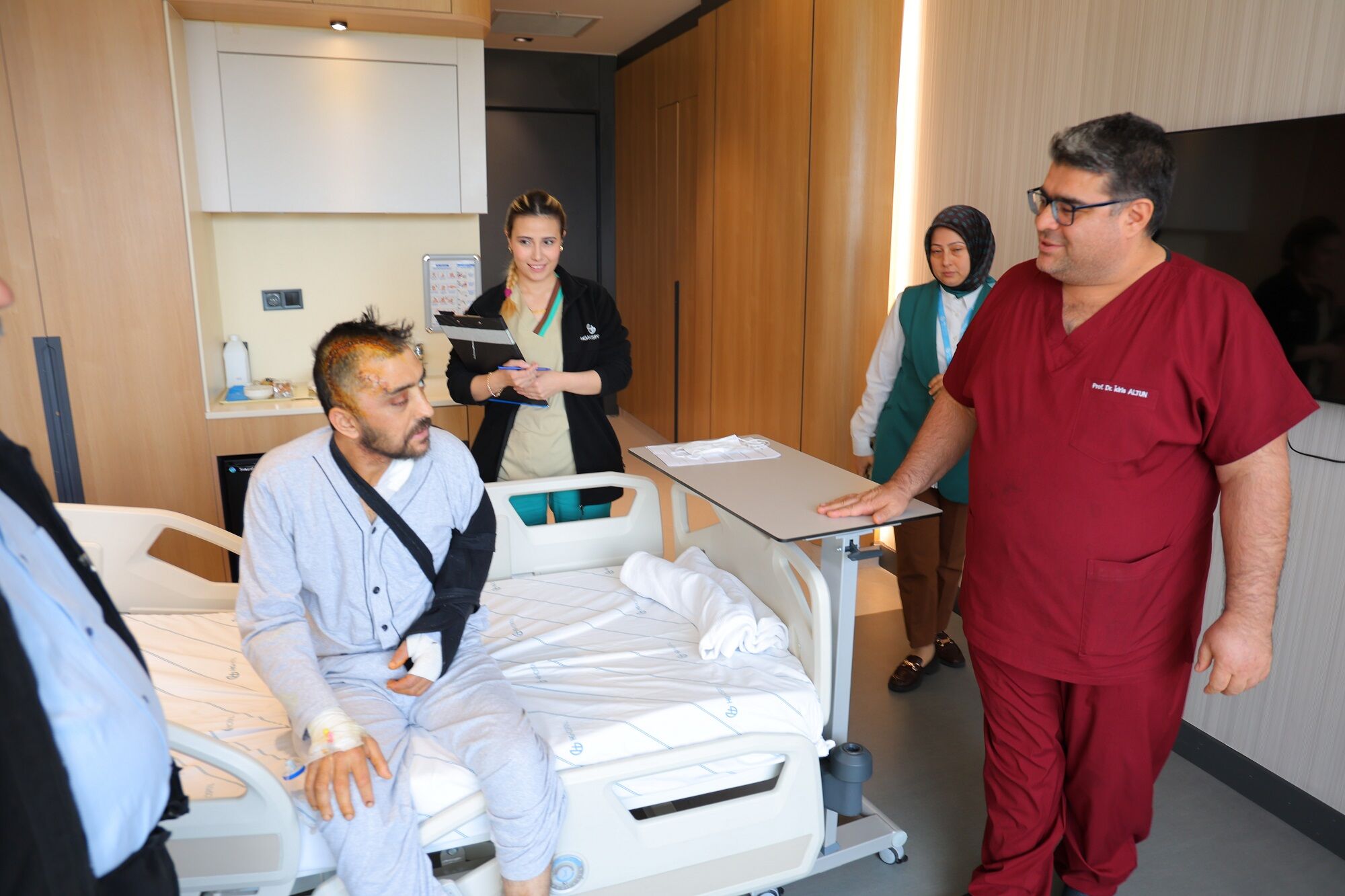 Kafasına Kaya Düşen Genç Sürücü Başarılı Ameliyatla Sağlığına Kavuştu (2)