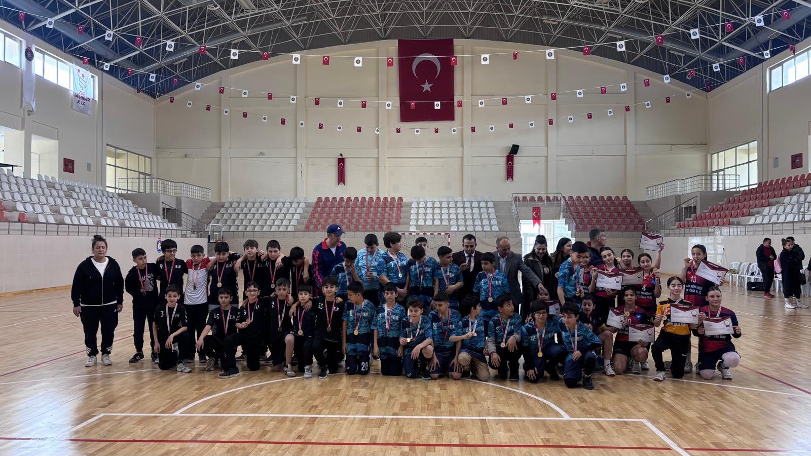 Kahramanmaraş’ta Okul Sporları Hentbol Grup Müsabakaları Tamamlandı (2)