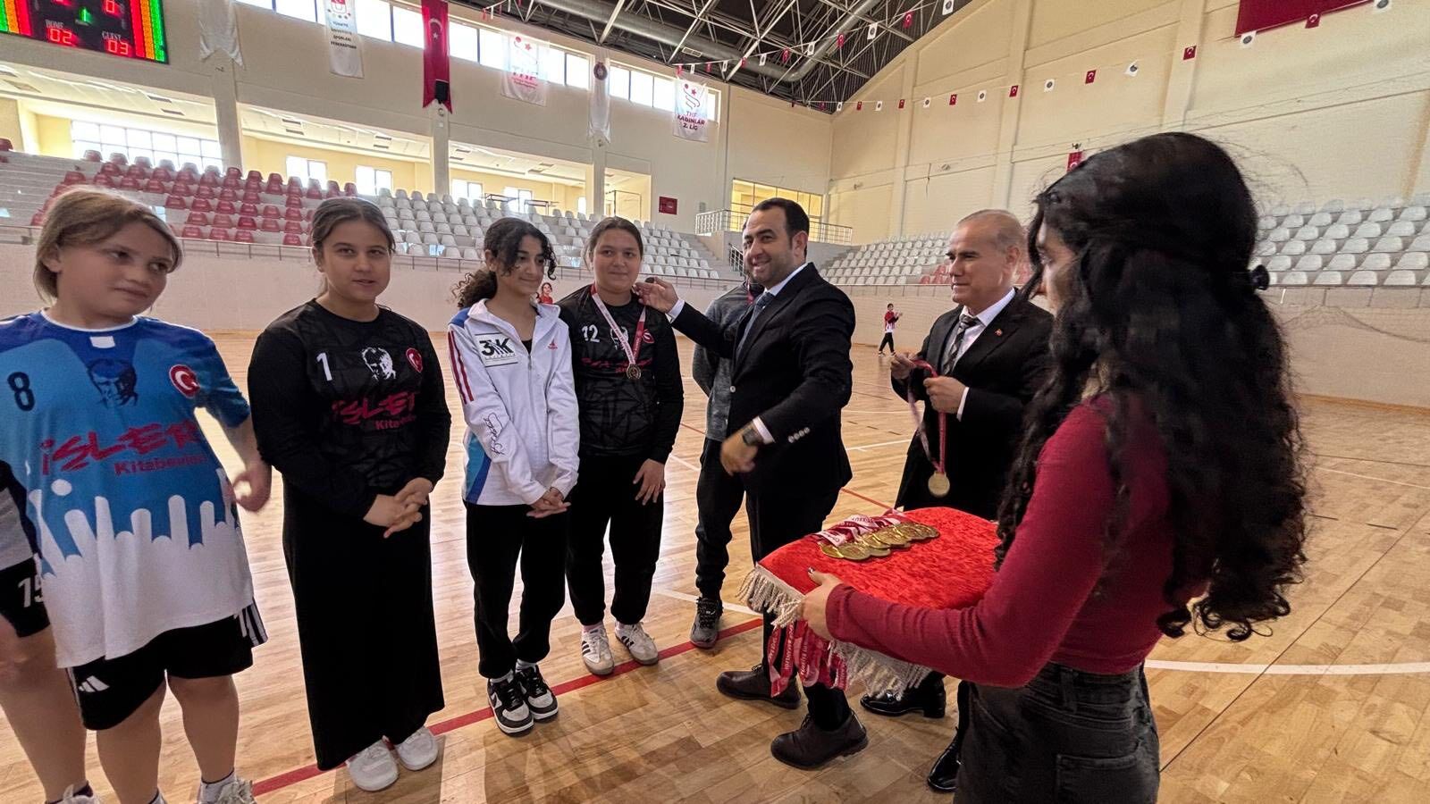 Kahramanmaraş’ta Okul Sporları Hentbol Grup Müsabakaları Tamamlandı (4)