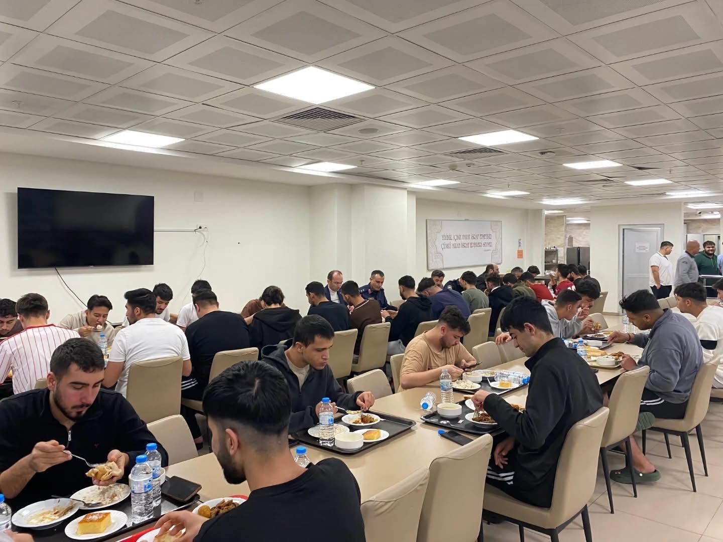 Kaymakam Sarıdoğan Öğrencilerle İftarda Buluştu2