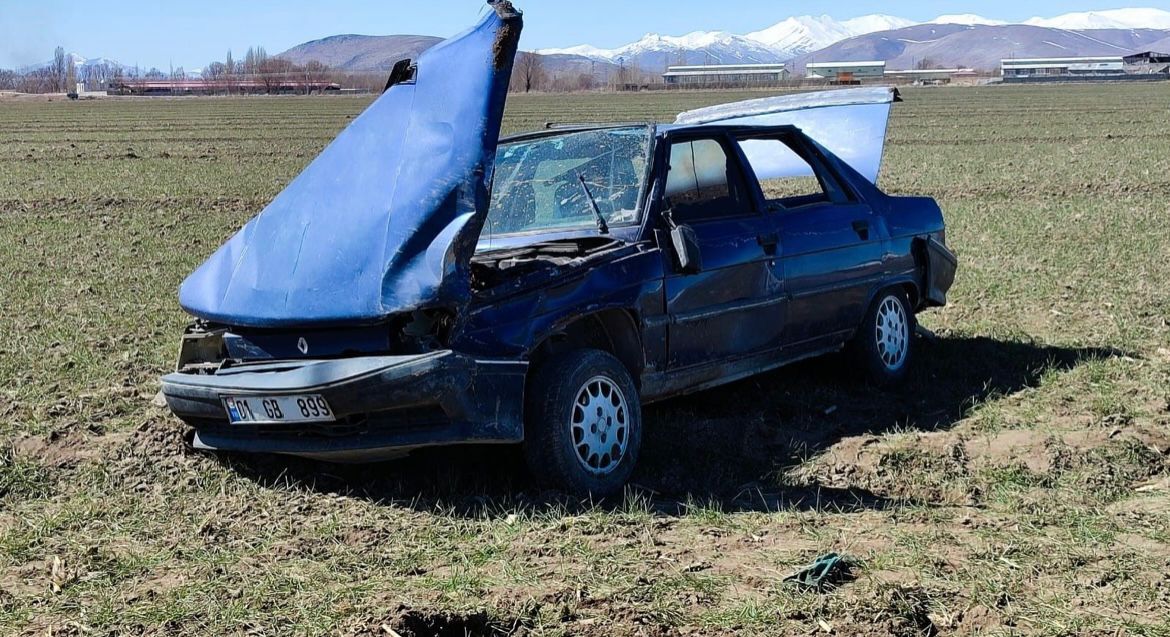 Kontrolden Çıkan Otomobil Tarlaya Girdi 1 Yaralı