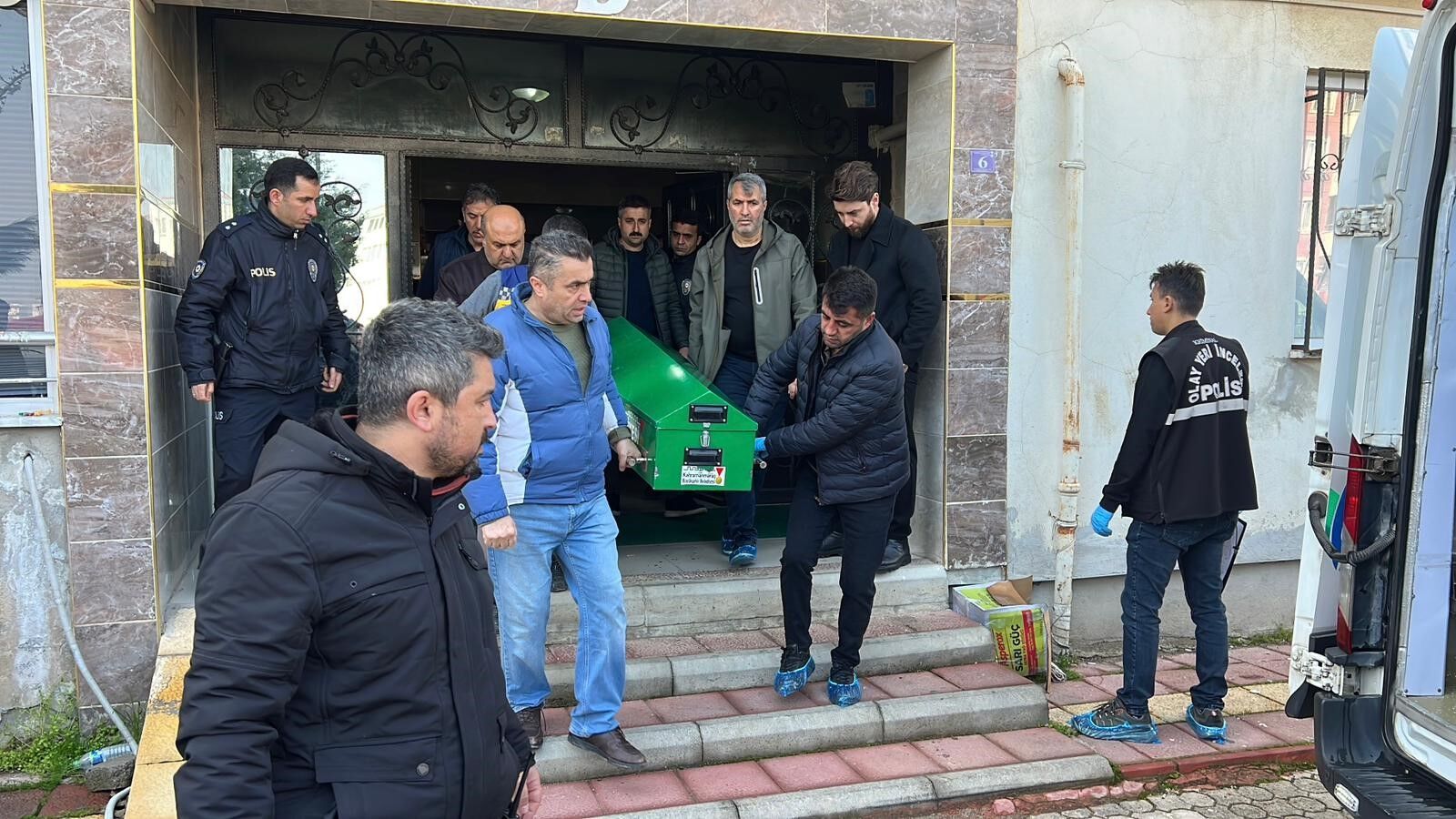 Madde Bağımlısı Genç, Babasını Bıçaklayarak Öldürdü (2)