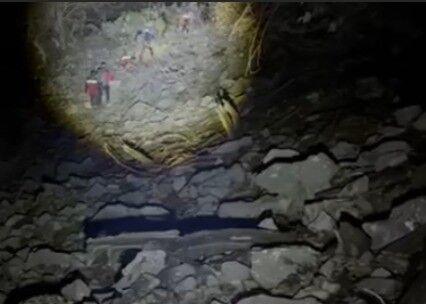 Mahsur Kalan 8 Dağcı Ekiplerce Kurtarıldı (2)