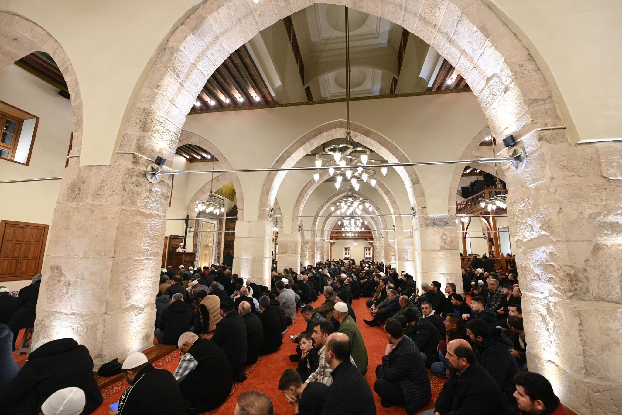 Milletvekili Debgici, Kadir Gecesi’nde Tarihi Ulu Camii’de Hemşehrileriyle Buluştuu