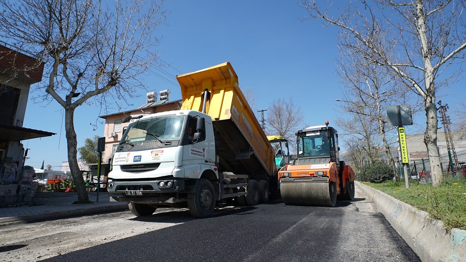 Şehirde Asfalt Mesaisi Sürüyor (1)