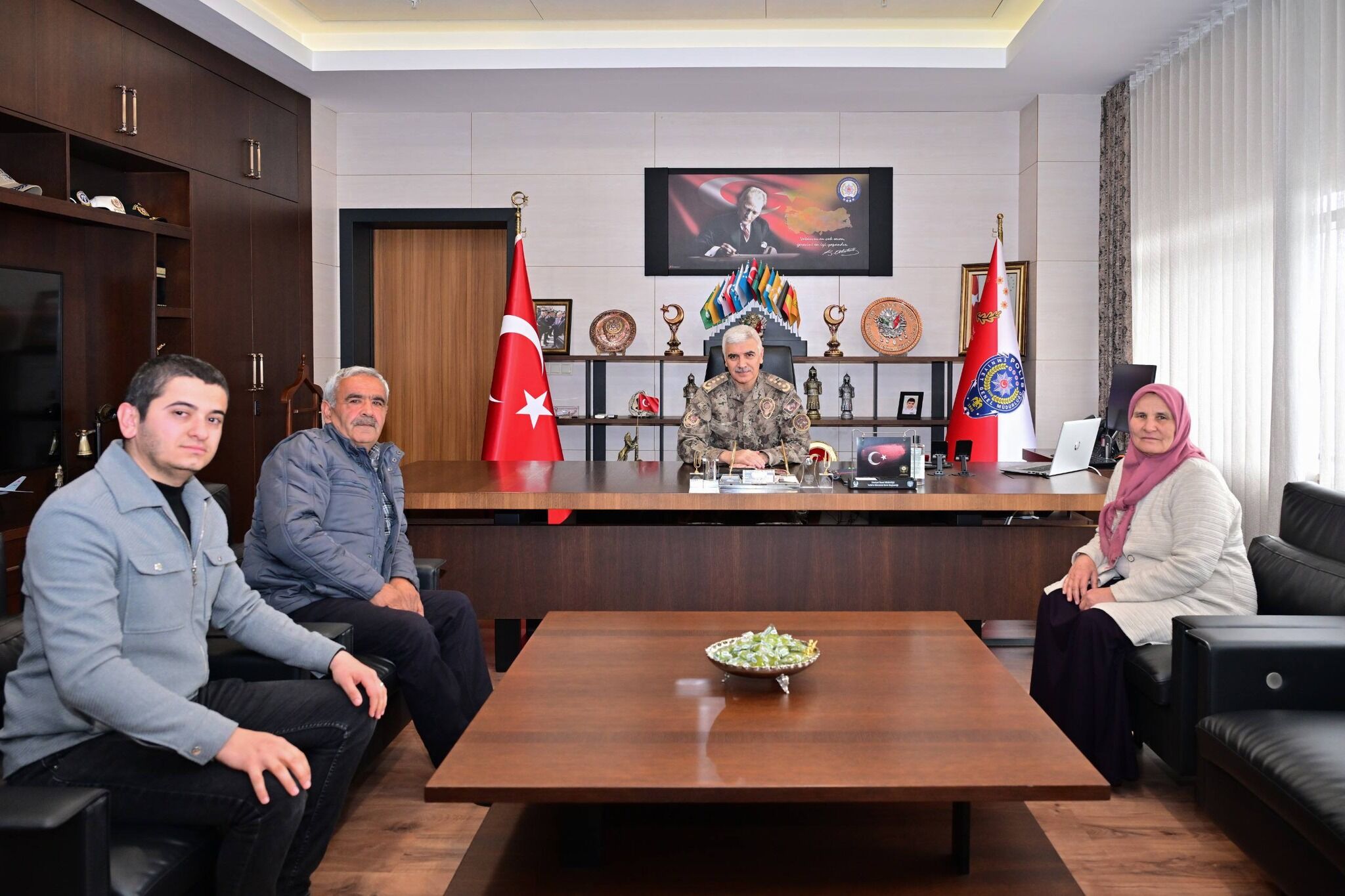 Şehit Özel Harekat Polisi Gül’ün Ailesinden Emniyet Müdürü’ne Ziyaret