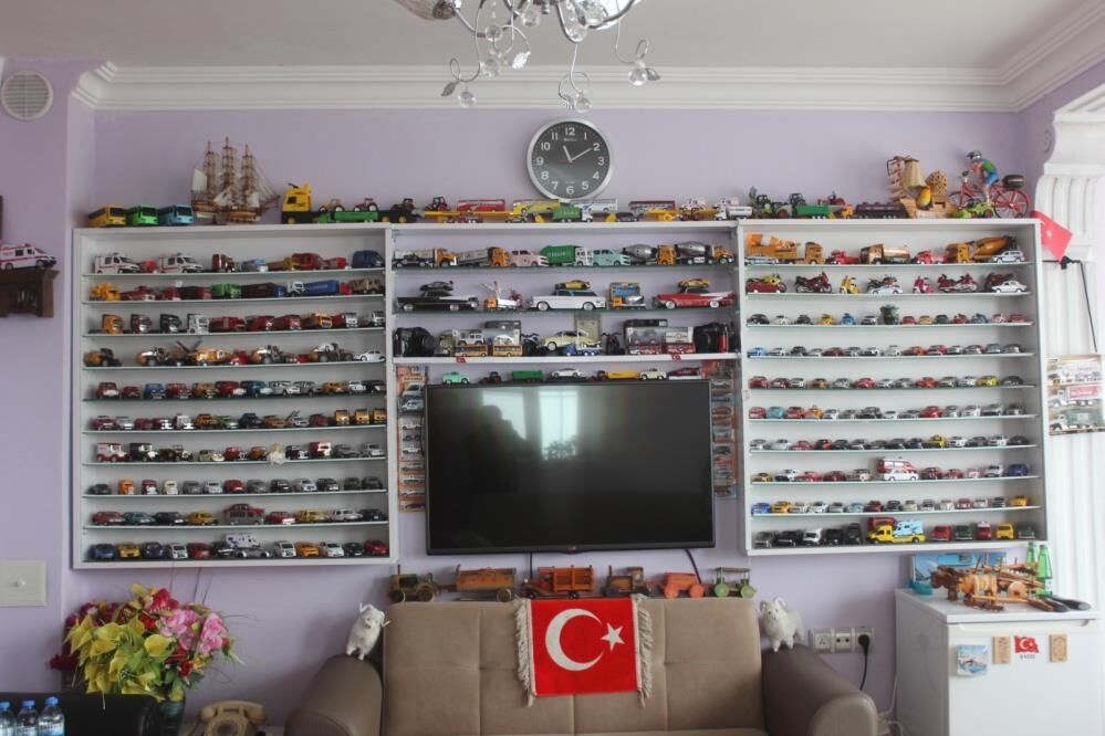 Sigarayı Bıraktı, 500 Maket Araç Koleksiyonu Oluşturdu 54