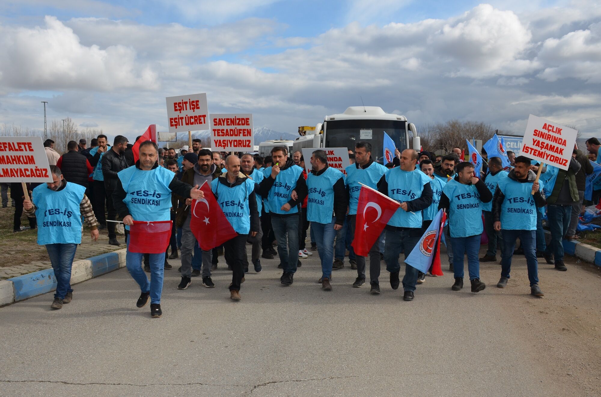 Termik Santral Önünde Eylem Ramazan, Bayram, Kış Demeden İşçi Çıkarıyorlar (1)