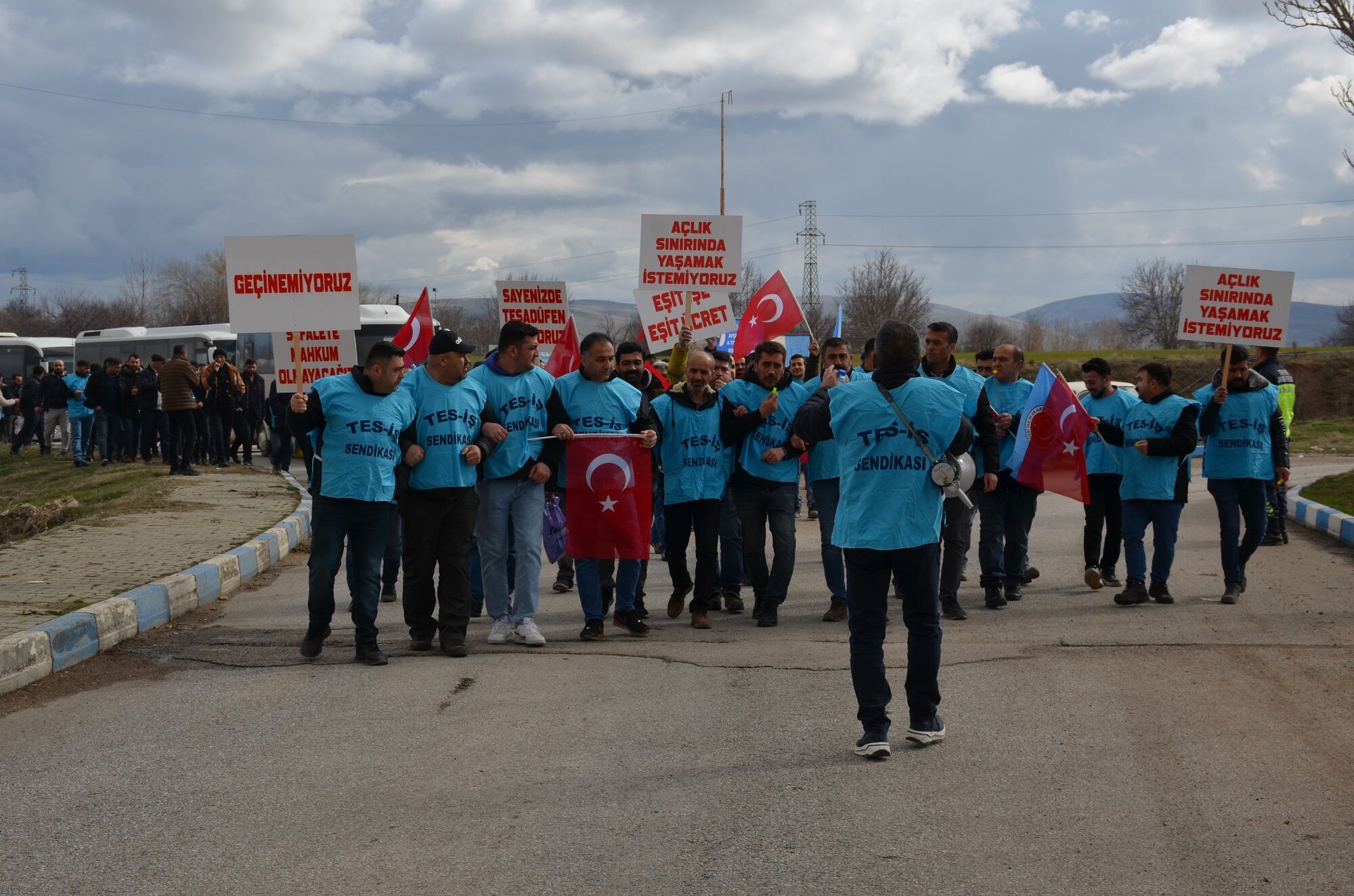 Termik Santral Önünde Eylem Ramazan, Bayram, Kış Demeden İşçi Çıkarıyorlar (2)