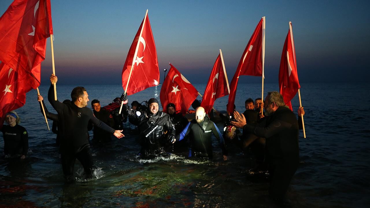 Türk Dalgıç Dünya Rekoru Kırdı Soğuk Suda 36 Saat