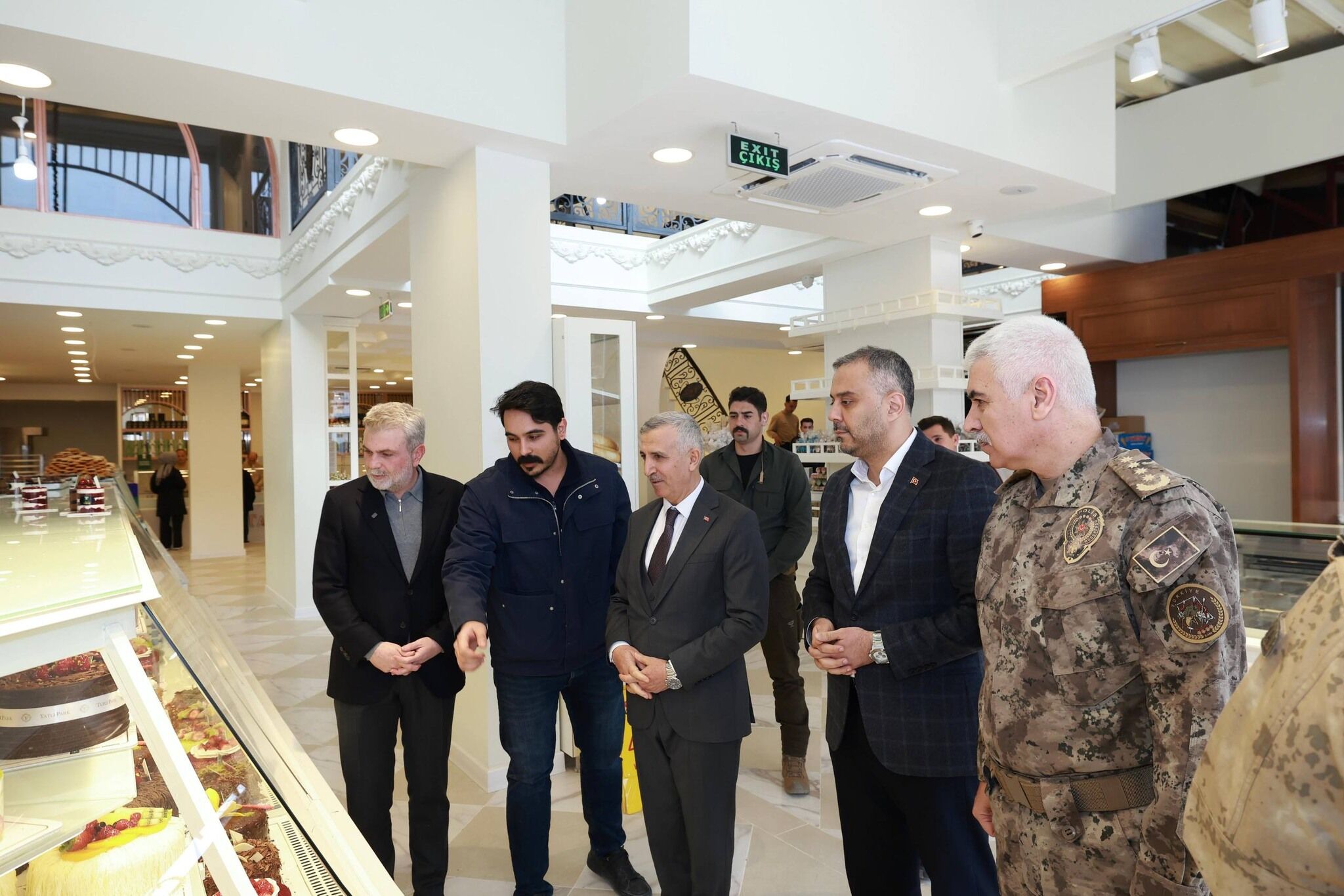 Vali Ünlüer’den Uzunçarşı Esnafına Ziyaret