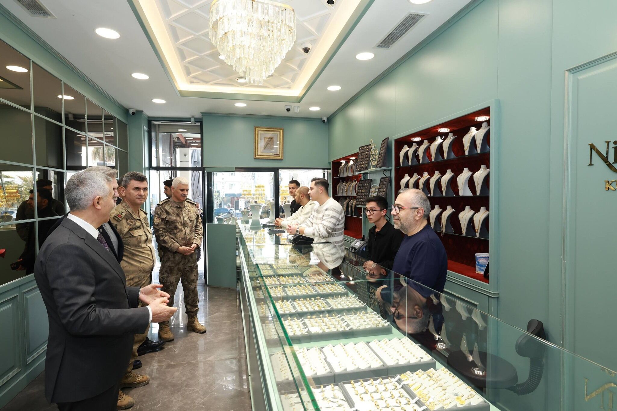 Vali Ünlüer’den Uzunçarşı Esnafına Ziyaret4