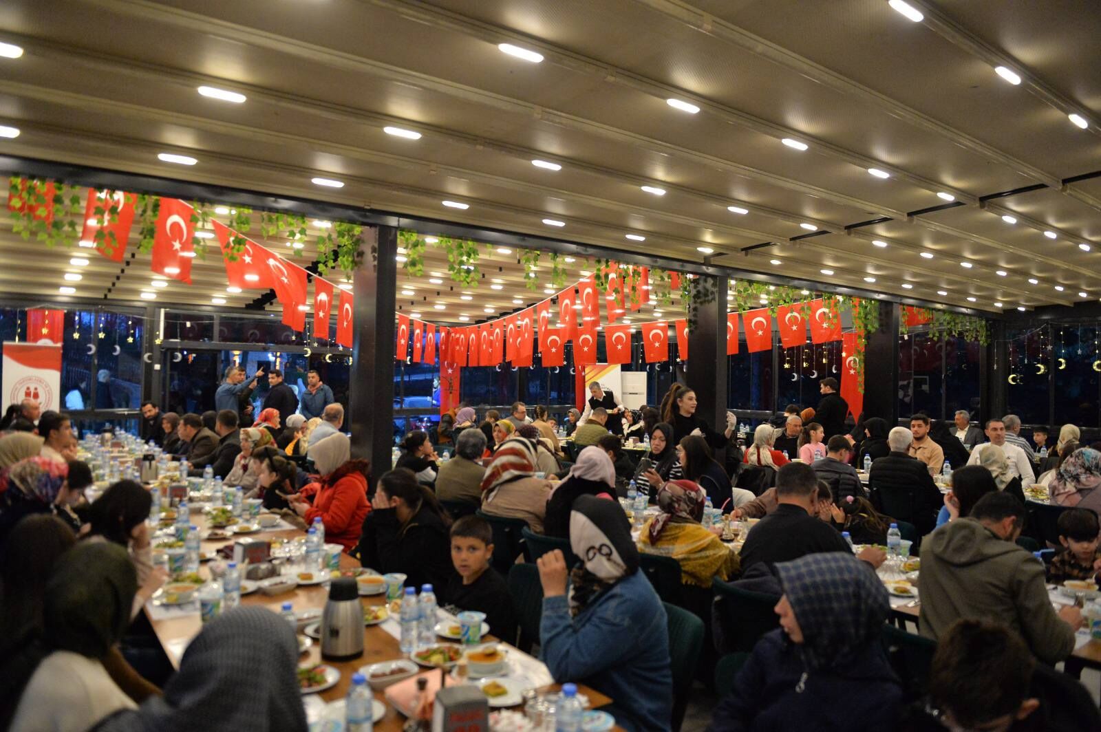 Yetim Ve Öksüz Çocuklar İçin İftar Programı1