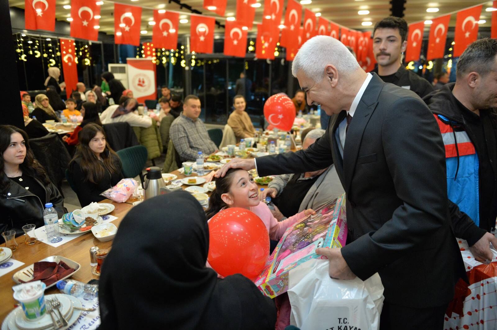 Yetim Ve Öksüz Çocuklar İçin İftar Programı3