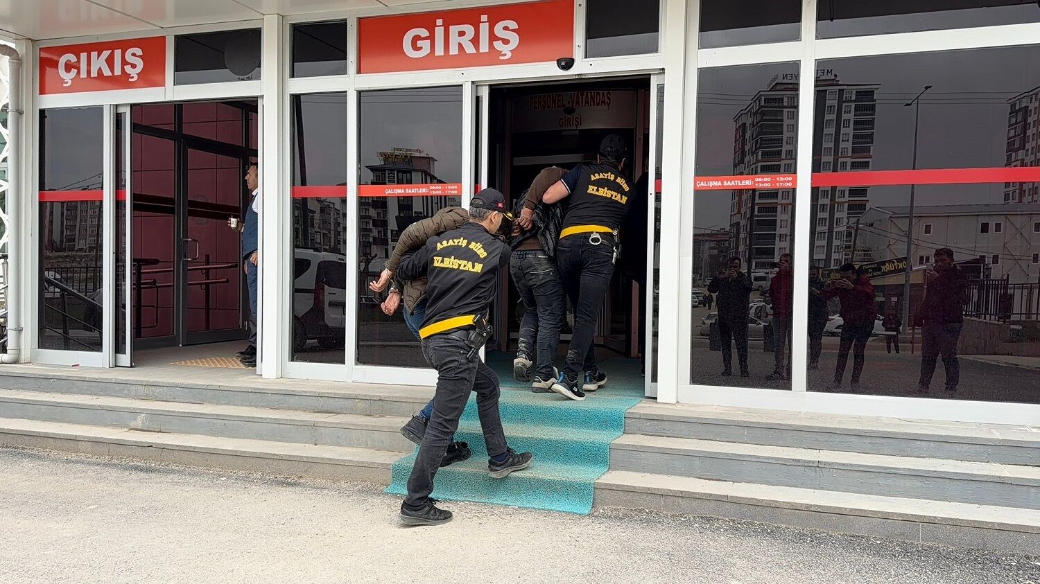 2,1 Milyonluk Vurgun Yapan Sahte Polisler Yakalandı (1)