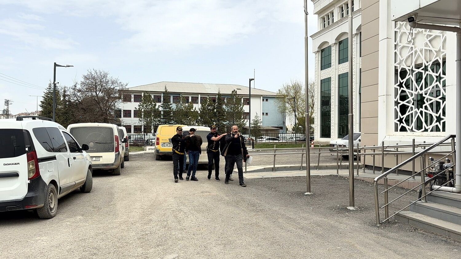 2,1 Milyonluk Vurgun Yapan Sahte Polisler Yakalandı (2)